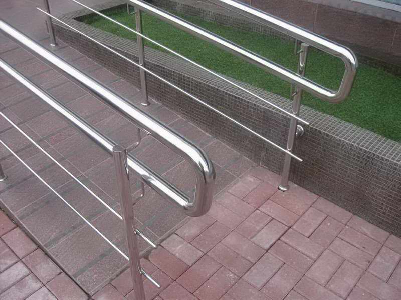 Поручни нержавеющие пристенные