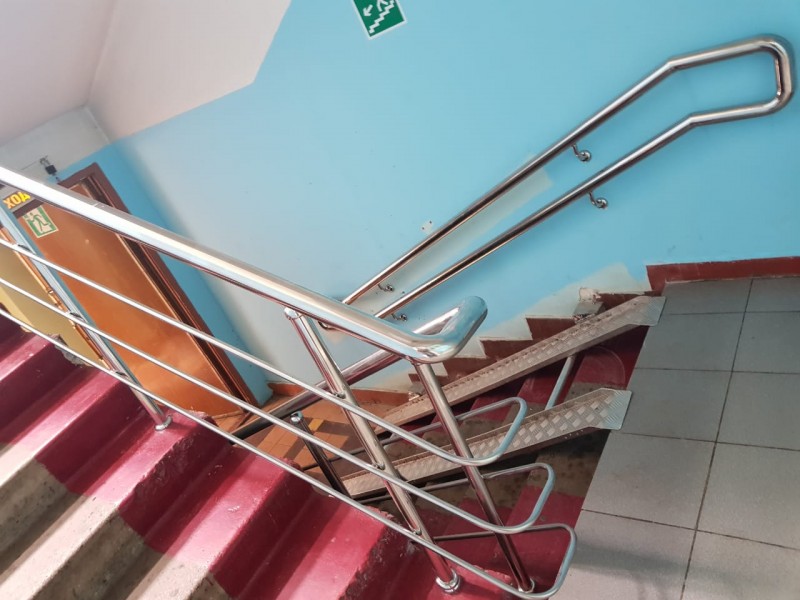 Поручни нержавеющие пристенные